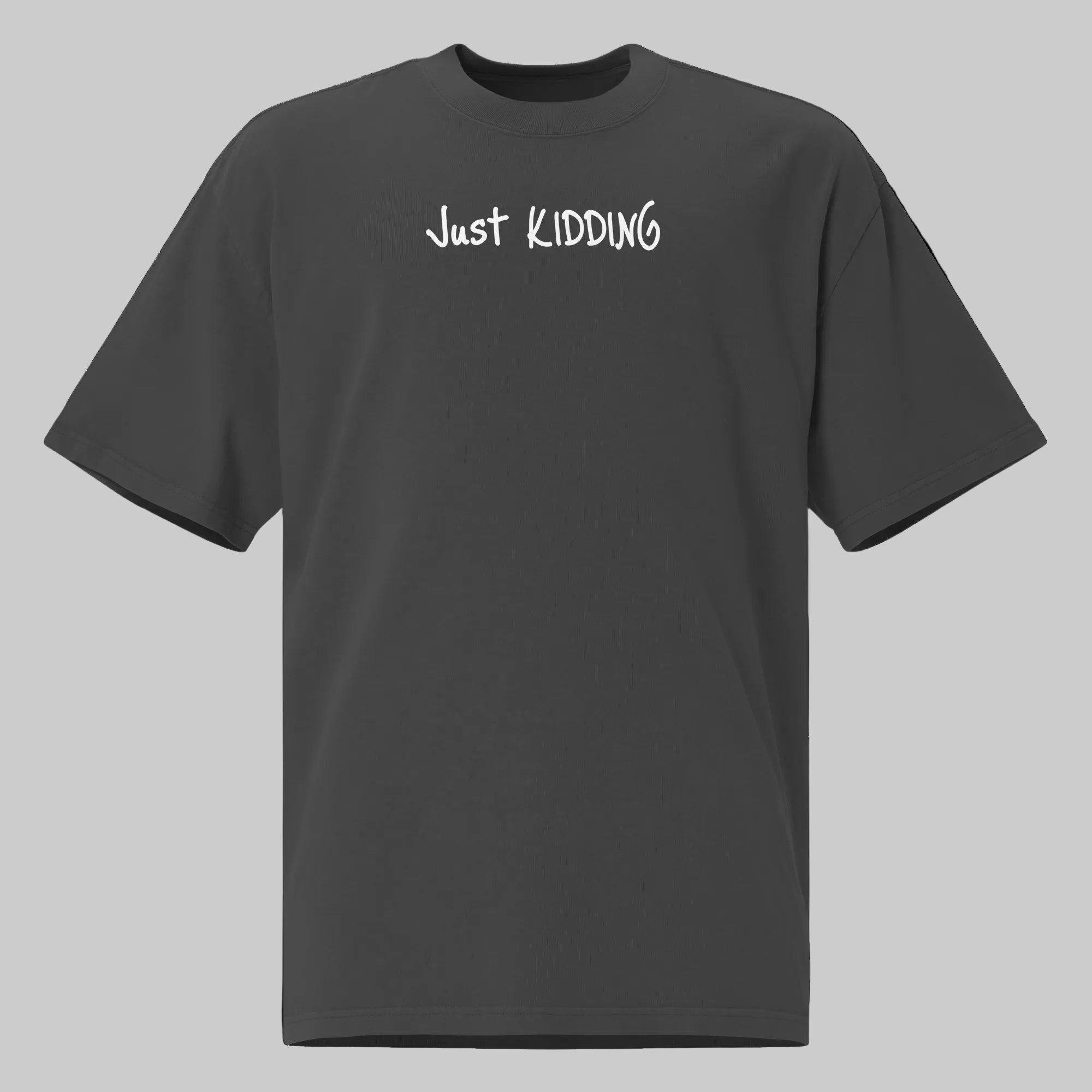 Oversized t-shirt "Just Kidding"